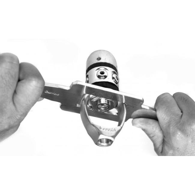 Llave montaje-desmontaje tuerca estribo